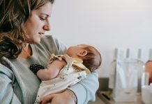 Važnost uspavanki: umiruju i uvode u govor