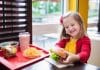 Istraživanje pokazalo: Djeca ‘upijaju kao spužve’ reklame za nezdravu hranu