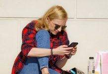 ‘Tech neck’ – vrat i koža pritisnuti modernom tehnologijom