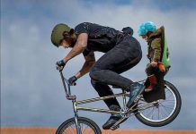 Kad tata čuva djecu