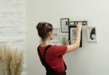 Kako pravilno objesiti sliku na zid