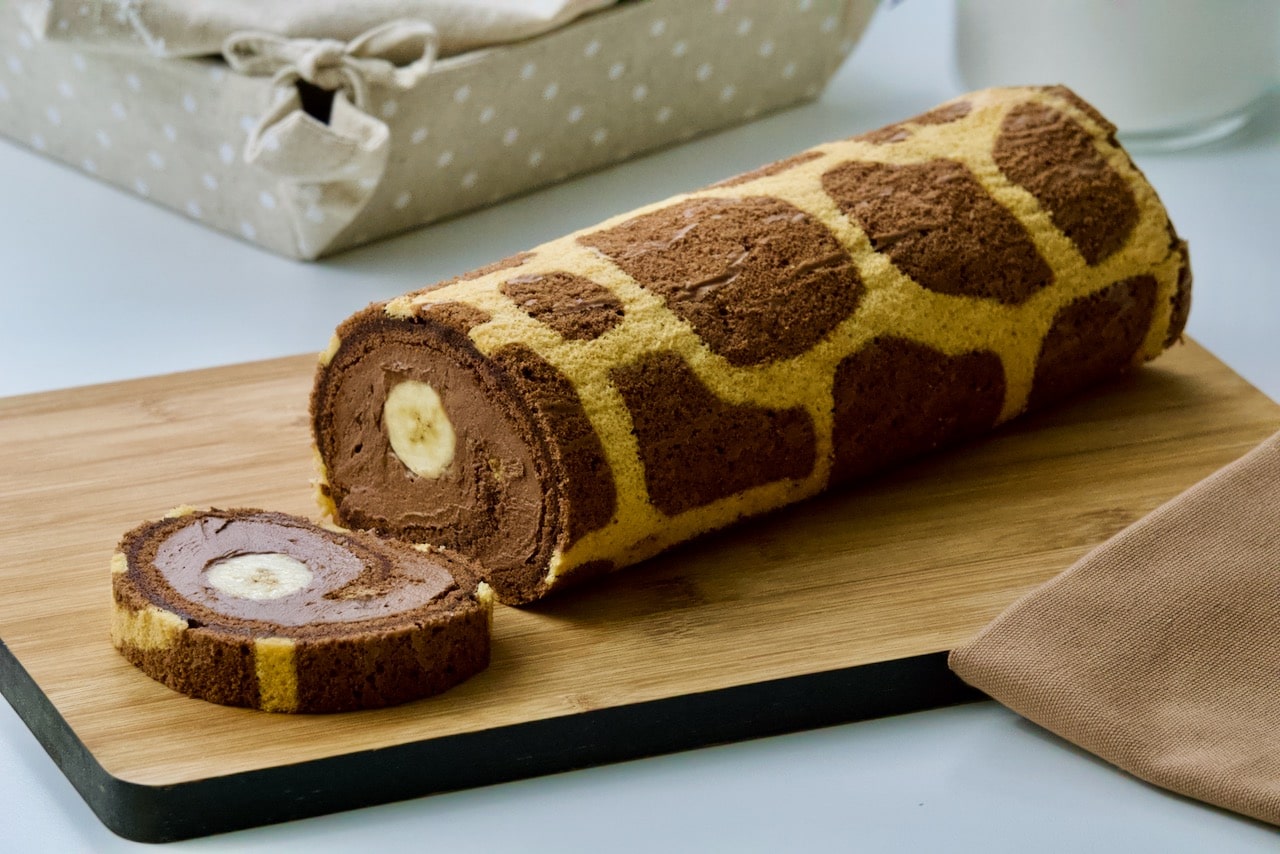 Biskvitna rolada sa žirafa uzorkom