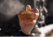 Bočica s parfemom puna otrova