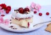 Puding kolač s trešnjama i keksima